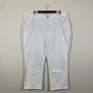 EVRI sz:22W Mid-Rise White Jean Capri Pants Elastic Stretch Band